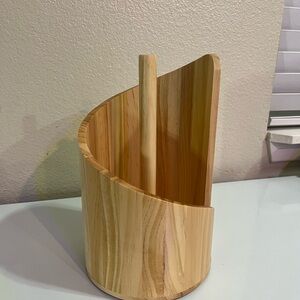Mountain Paper Towel Holder LIKE NEW